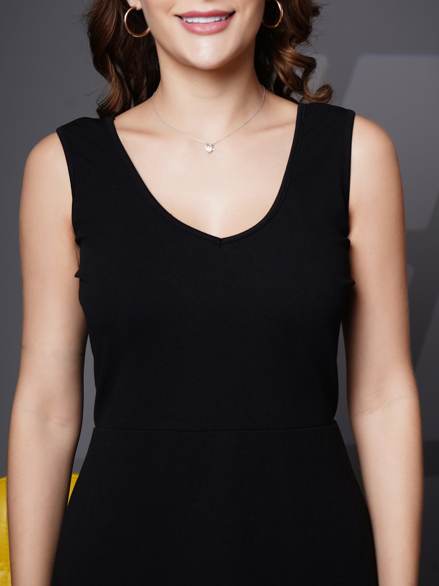 Round neck A line dress Black