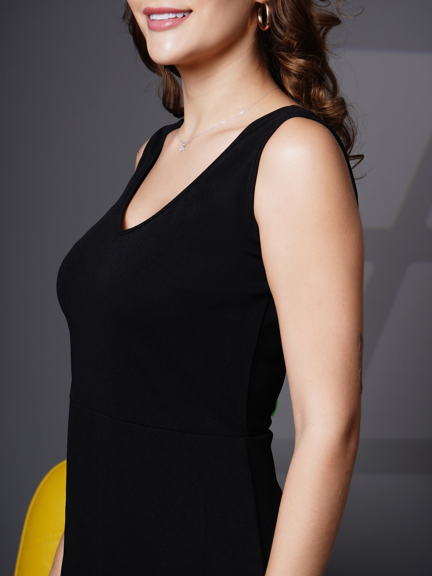 Round neck A line dress Black